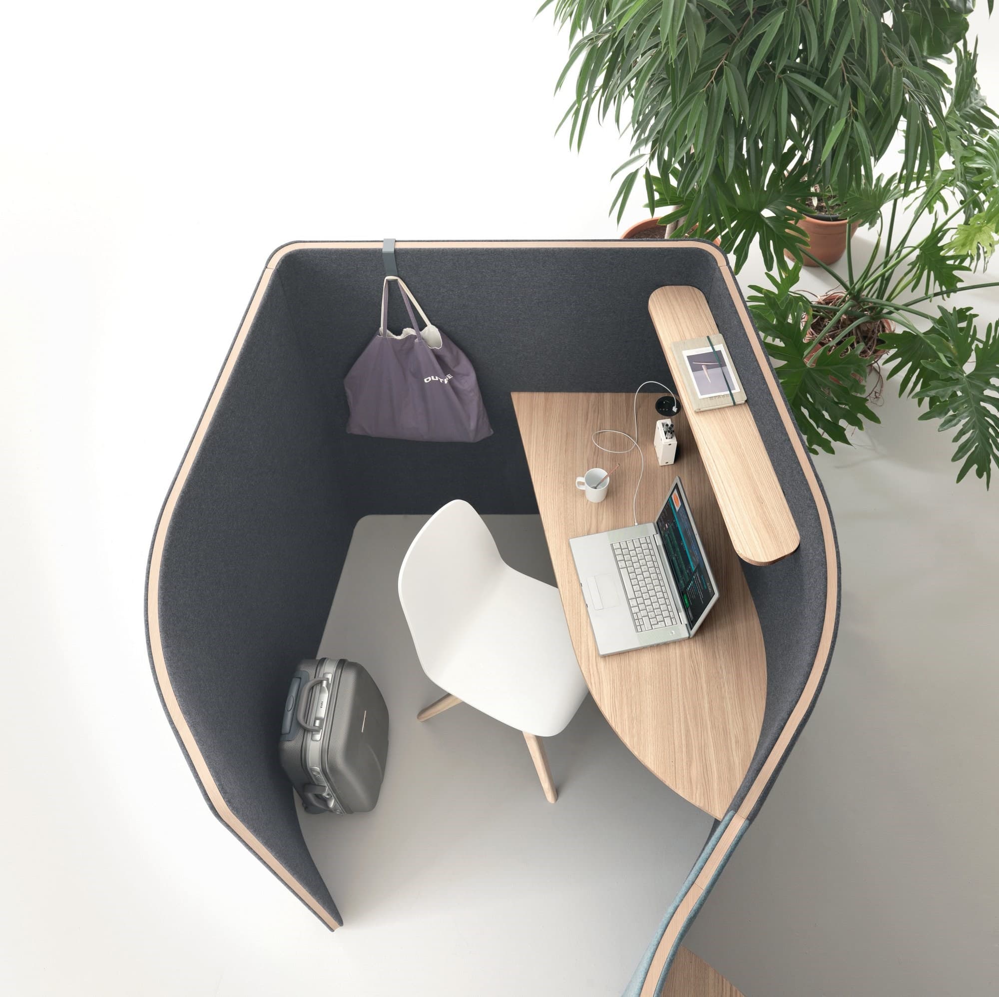 Nexus 6-Person Collaborative Desking Pod